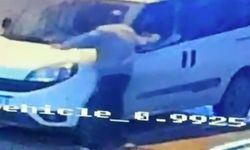 İzmir'de skandal görüntü: Araçlara tek tek zarar verdi