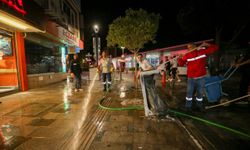 Karşıyaka Çarşısı bayram öncesi dip bucak temizlendi