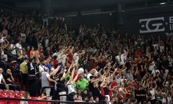 Karşıyaka son saniye basketiyle ligde kaldı