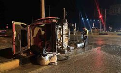 Otomobil ile hafif ticari araç kavşakta çarpıştı: 1 ölü, 5 yaralı