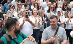 Kemeraltı Şenliği coşkuyla başladı: Tarihi çarşı bayram öncesi renklendi