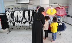 Bayramlık sevinci Konak Giysi Market’te yaşandı