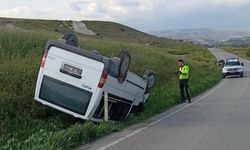 Kontrolden çıkan minibüs devrildi: Sürücü hayatını kaybetti
