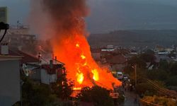 Korkutan yangın: Mahalle sakinleri sokağa döküldü