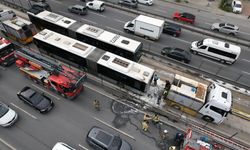 Metrobüste korkutan yangın: Yolcular tahliye edildi, ekipler seferber oldu!