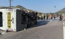 Okul servisi devrildi: Biri ağır 17 öğrenci yaralı