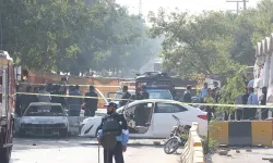 Pakistan'da pazar yerinde meydana gelen patlamada 2'si polis 9 kişi öldü