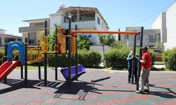 Park yenileme çalışmaları Menderes’te sürüyor
