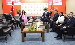 CHP heyetine Saadet Partisi’nden anlam yüklü hediye!