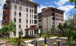 Site içindeki parkta acı olay: Genç kız kamelyada ölü bulundu