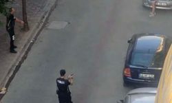 Sokakta samuray kılıcıyla panik yaratan olay: Genç kız polis müdahalesiyle etkisiz hale getirildi!
