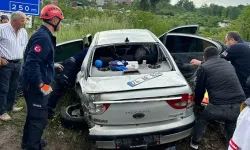 TIR ile otomobil çarpıştı: Aynı aileden 5 kişi yaralandı!
