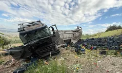 Otomobile arkadan çarpan tır viyadükten düştü: 3 ölü, 3 ağır yaralı