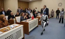 Türkiye’nin ilk nüfusa kayıtlı robotu meclis toplantısına katıldı
