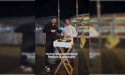 Yakışıklı mısırcının yanında tezgah açan midyeci kim?