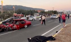 İki otomobilin kavşakta çarpıştığı kazada 2 kişi öldü, 3 kişi ağır yaralandı