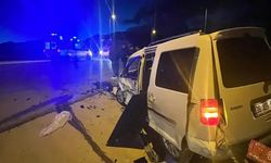 Otomobil ile hafif ticari araç çarpıştı: 21 yaşındaki genç olay yerinde öldü