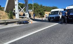 Seyir halindeki otomobile çarpan 22 yaşındaki motosiklet sürücüsü öldü
