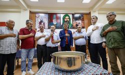 Cemil Tugay, Alevi Bektaşi Derneği’nin aşure programında vatandaşlarla buluştu