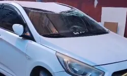 5'inci kattan park halindeki otomobilin üzerine düştü