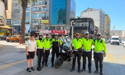 İzmir'in efsane trafik polisi Murat Dolu emekli oldu