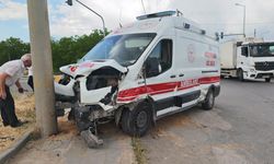 Ambulans ile otomobil çarpıştı: Çok sayıda yaralı var!