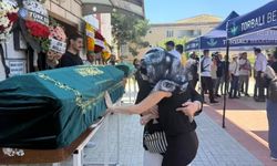 Öğretmen Irmak Ayşe Koparan, İzmir'de defnedildi
