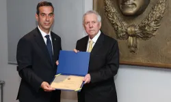 Fenerbahçe Başkanı Aziz Yıldırım mazbatasını aldı, yeni dönem resmen başladı