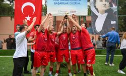 Bornova Belediyesi’nde dostluk kazandı, kupa Kırsal Hizmetler’in oldu