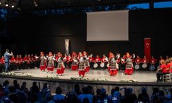 Bornovalı kursiyerlerden muhteşem yıl sonu gösterisi