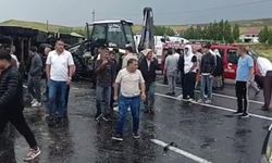 Büyükbaş hayvan taşıyan tır ortalığı karıştırdı: 1 ölü, 1'i ağır 4 yaralı