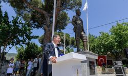 Büyükşehir’den Foça Yeniköy’e Atatürk heykeli