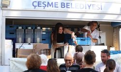 Çeşme'de Muharrem ayı bereketi: Binlerce aşure lokması paylaşıldı