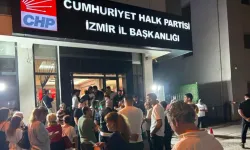 Atanmış CHP il başkanı Utku Gümrükçü'den CHP İzmir binasına baskın giriş
