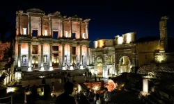 İzmir Efes Antik Kenti'nde gece müzeciliği başladı