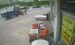 Elektrikli bisiklette feci kaza: 3 çocuk kamyonetin altında kaldı!