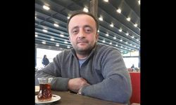 Emniyet şeridinde otomobilin çarptığı adam yaşam savaşını kaybetti