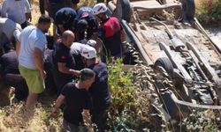 Feci kaza: Otomobil şarampole devrildi, ölü ve yaralılar var!