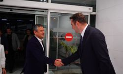 Yeni il binasını açacak Özgür Özel, İzmir'e geldi