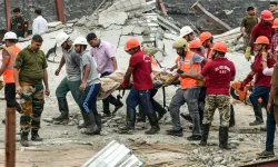 Hindistan'da 3 katlı depo çöktü: 3 ölü, 18 yaralı