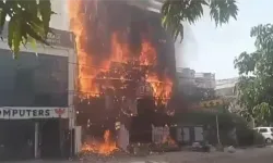 Hindistan'da ticari binada yangın: 14 ölü, mahsur kalanlar var!