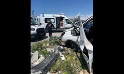 İki otomobil çarpıştı: 4 kişi hayatını kaybetti