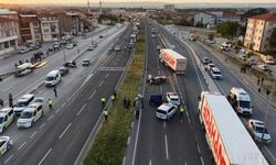 İki otomobil çarpıştı, ortalık savaş alanına döndü: Ölü ve yaralılar var!