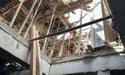 İnşaatta iskele çöktü, işçiler 6 metre yükseklikten betona düştü: 2 ölü
