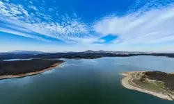 İzmir'de tam doluluğa ulaşan Rahmanlar Barajı'nda su tahliyesi yapılıyor