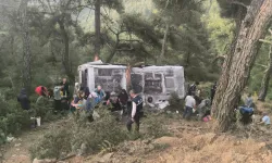 İzmir’de tarım işçilerini taşıyan midibüs kaza yaptı: 22 yaralı