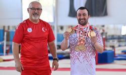İzmirli özel sporcudan tarihi başarı: İstiklal Marşı’nı yedi kez okuttu