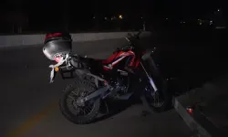 Kaldırım taşına çarpıp metrelerce savrulan 45 yaşındaki motosiklet sürücüsü öldü