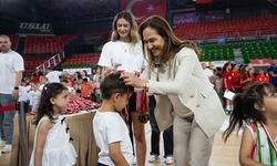 Karşıyaka’da spor şöleni: 3 bin 500 genç sezonu madalyayla kapattı