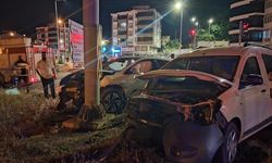 Kırmızı ışık faciası: 3 otomobil birbirine girdi, yaralılar var!